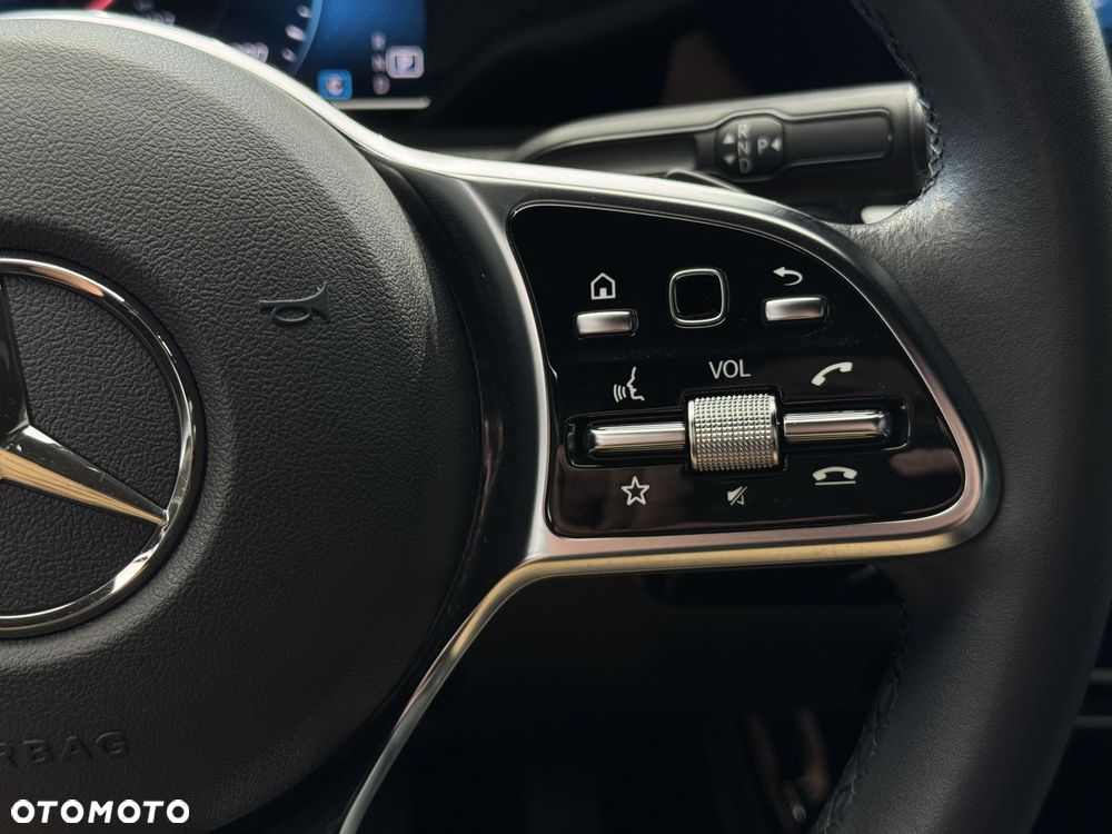 Mercedes-Benz CLA 180 7G-DCT - 25