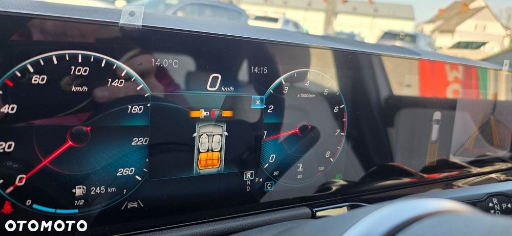 Mercedes-Benz GLA - 25