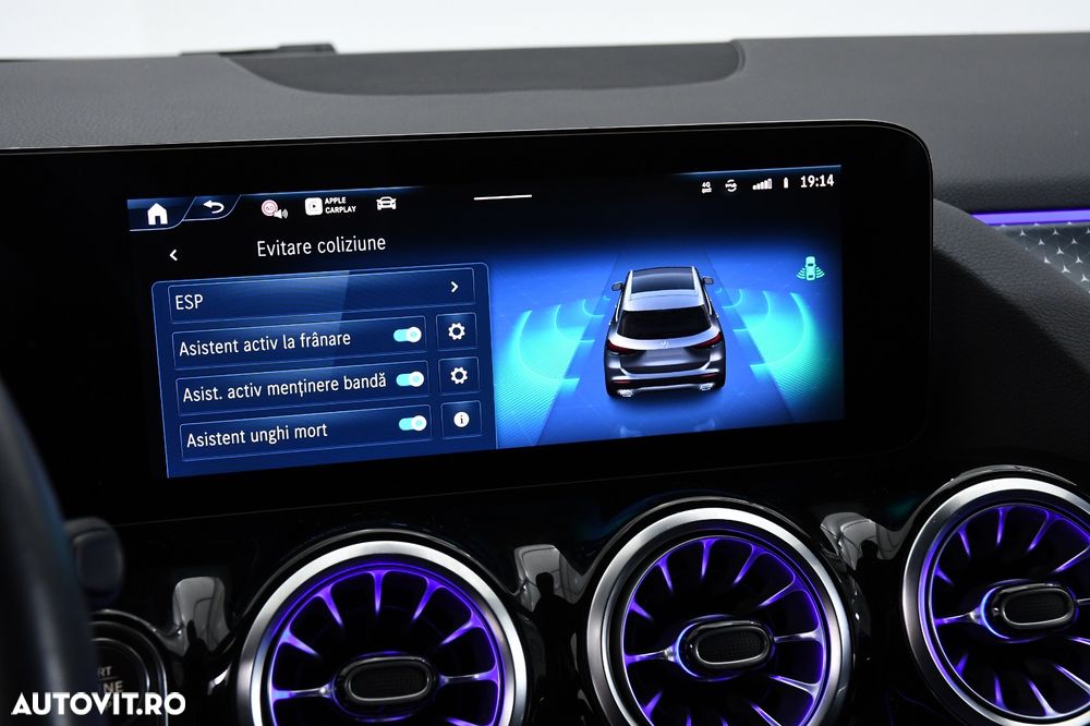 Mercedes-Benz GLA - 24