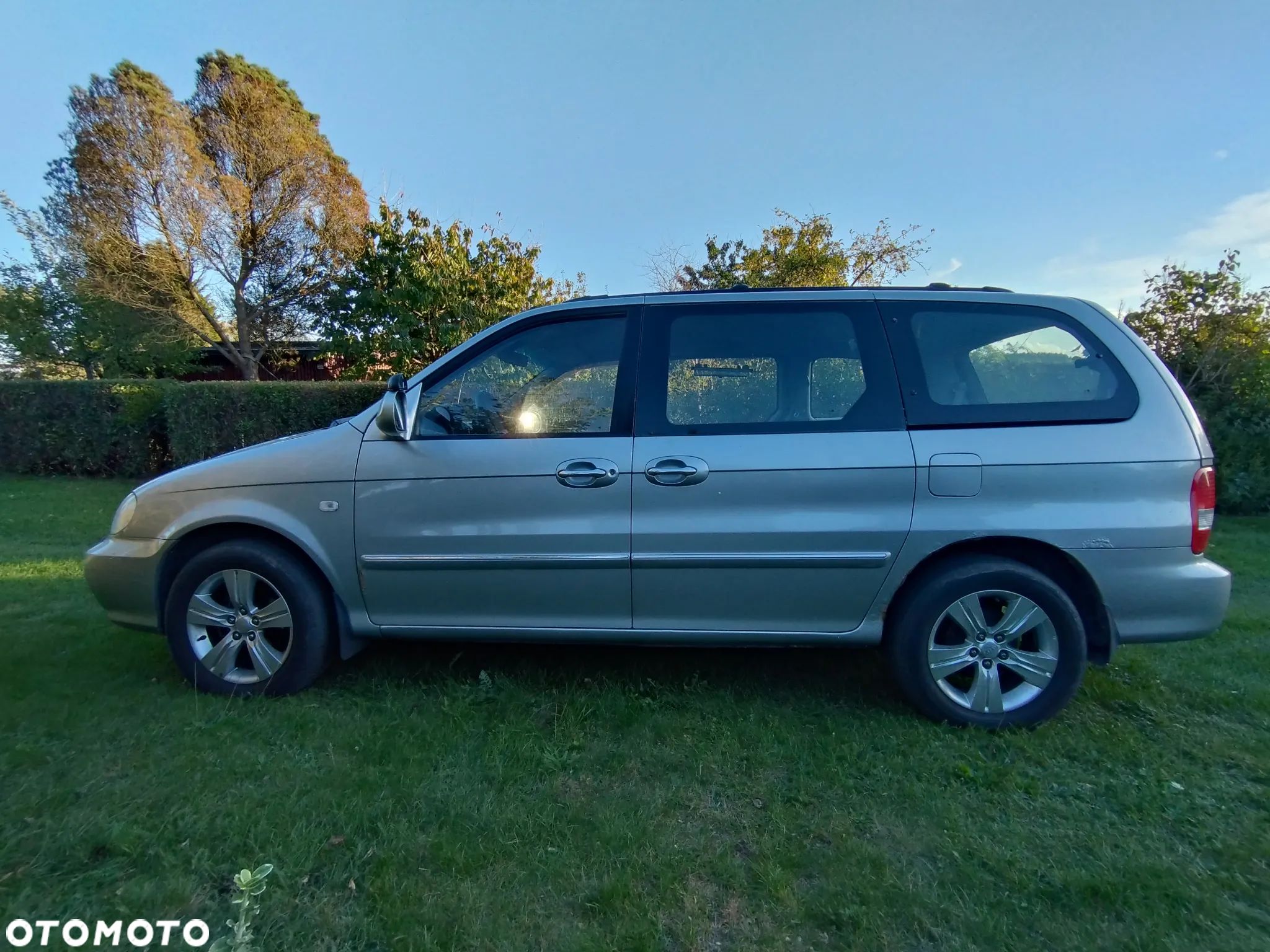 Kia Carnival - 1
