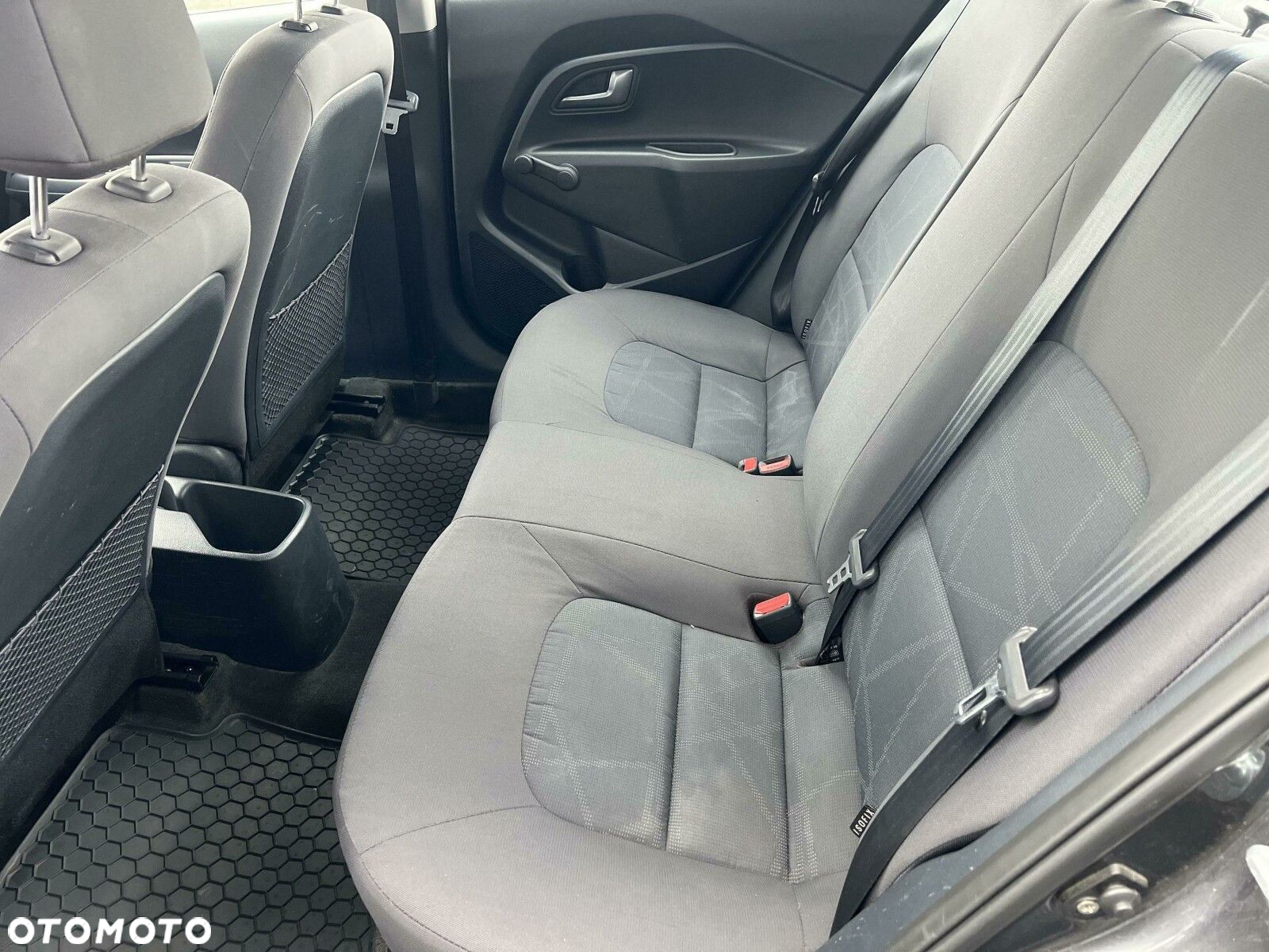Kia Rio - 21