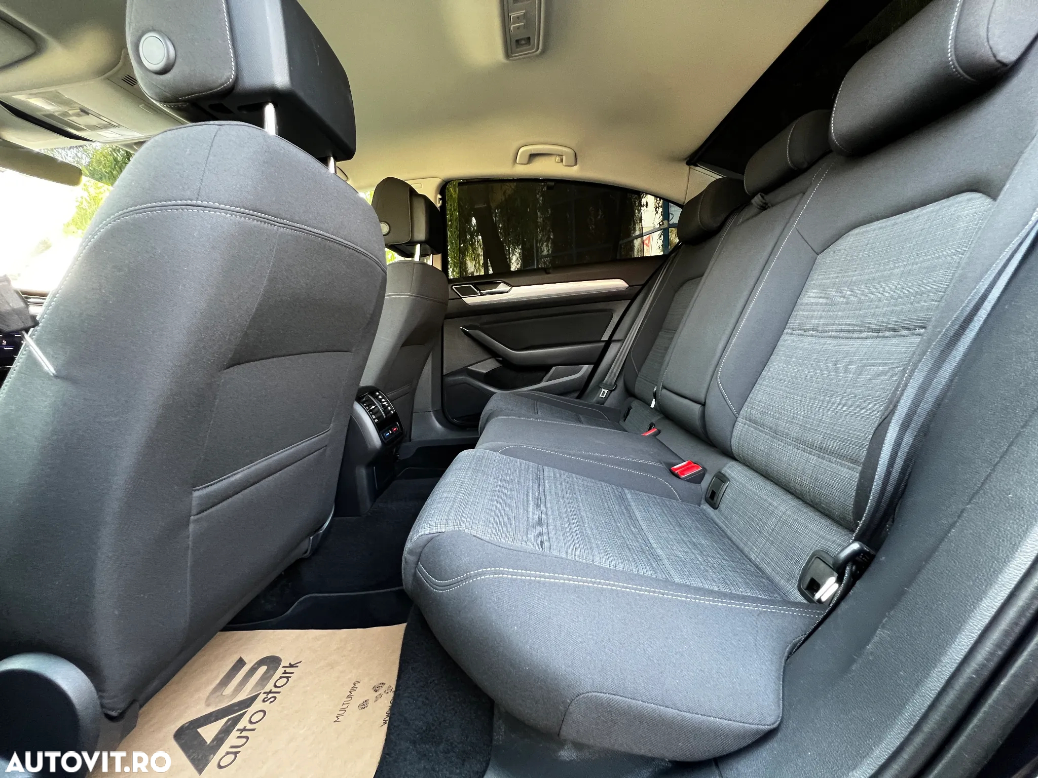 Volkswagen Passat 1.6 TDI DSG Comfortline - 18