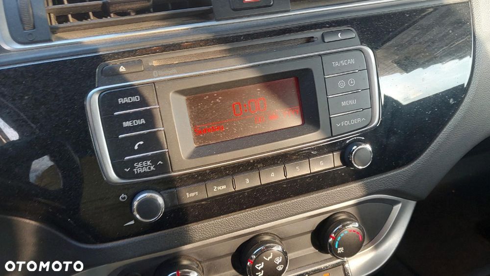 Kia Rio 1.2 L - 7