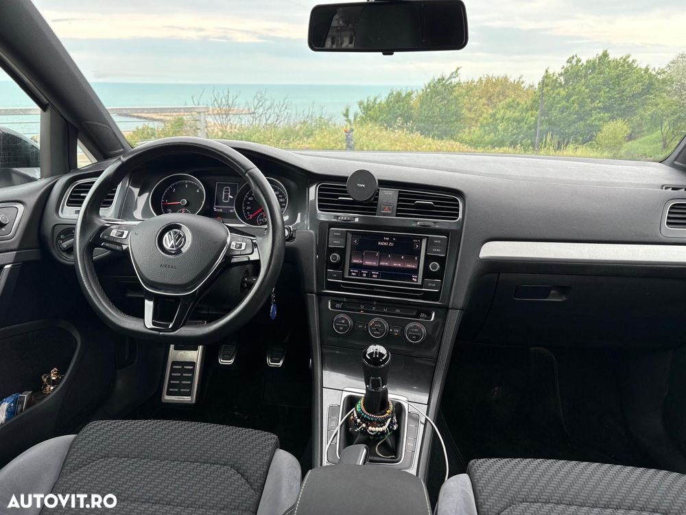 Volkswagen Golf - 10