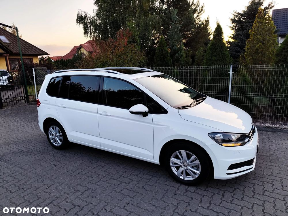 Volkswagen Touran - 1