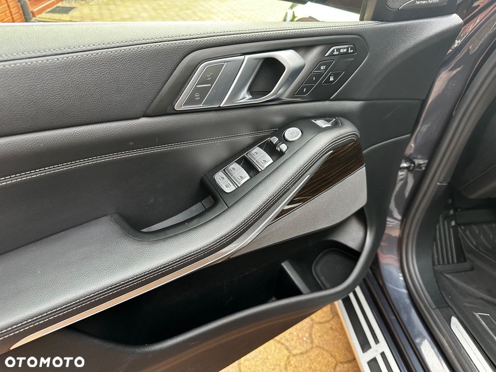 BMW X7 xDrive40i - 12