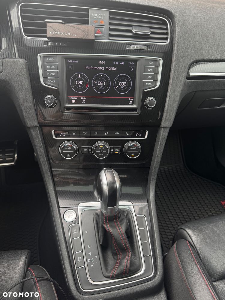 Volkswagen Golf - 26