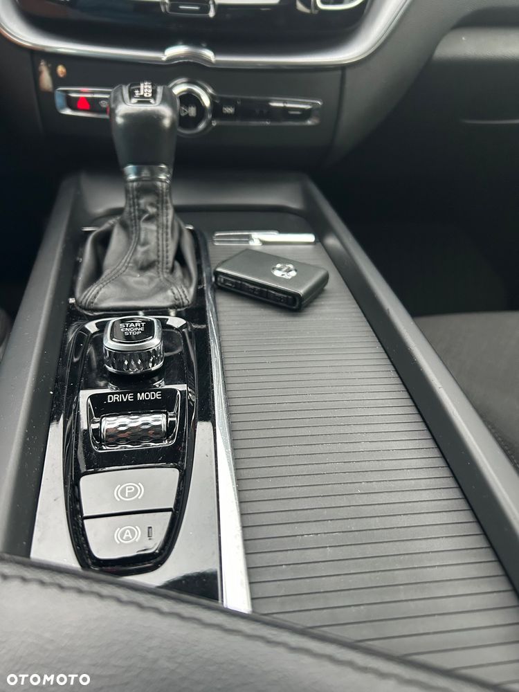 Volvo XC 60 D4 Momentum Pro - 3