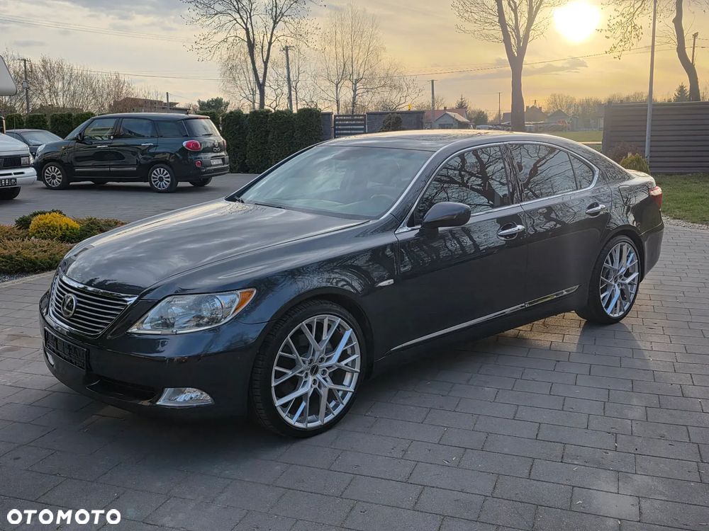 Lexus LS - 23