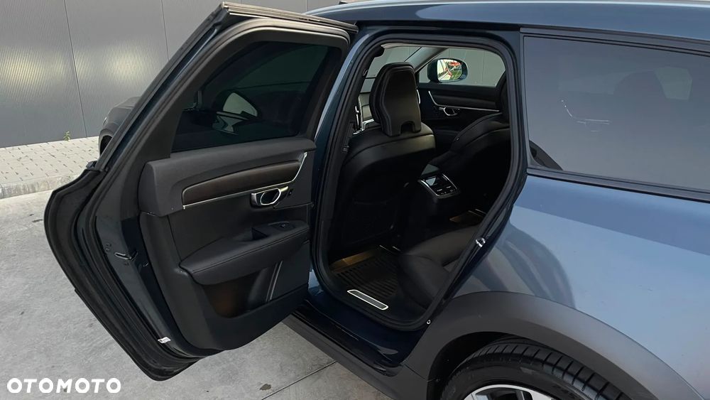 Volvo V90 Cross Country - 17