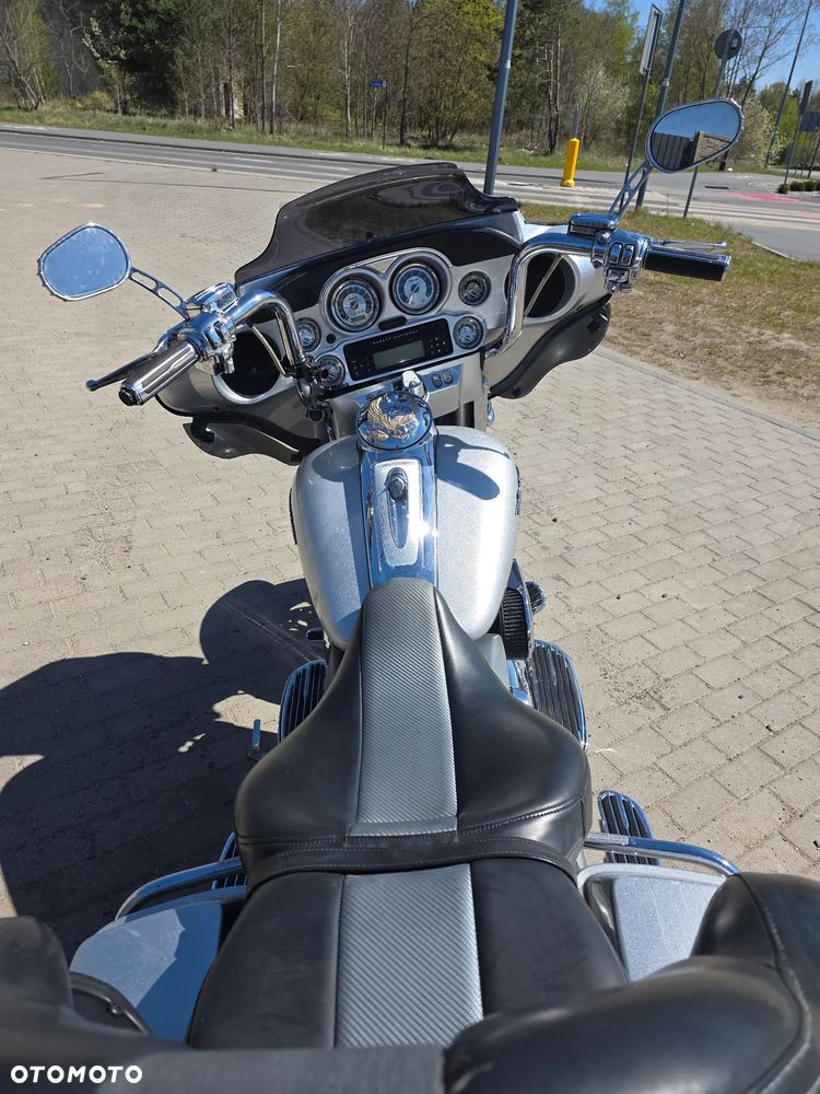 Harley-Davidson CVO Street Glide - 9