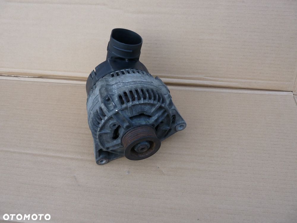 AUDI A8 D2 LIFT 3.7 4.2 ALTERNATOR 077903015E