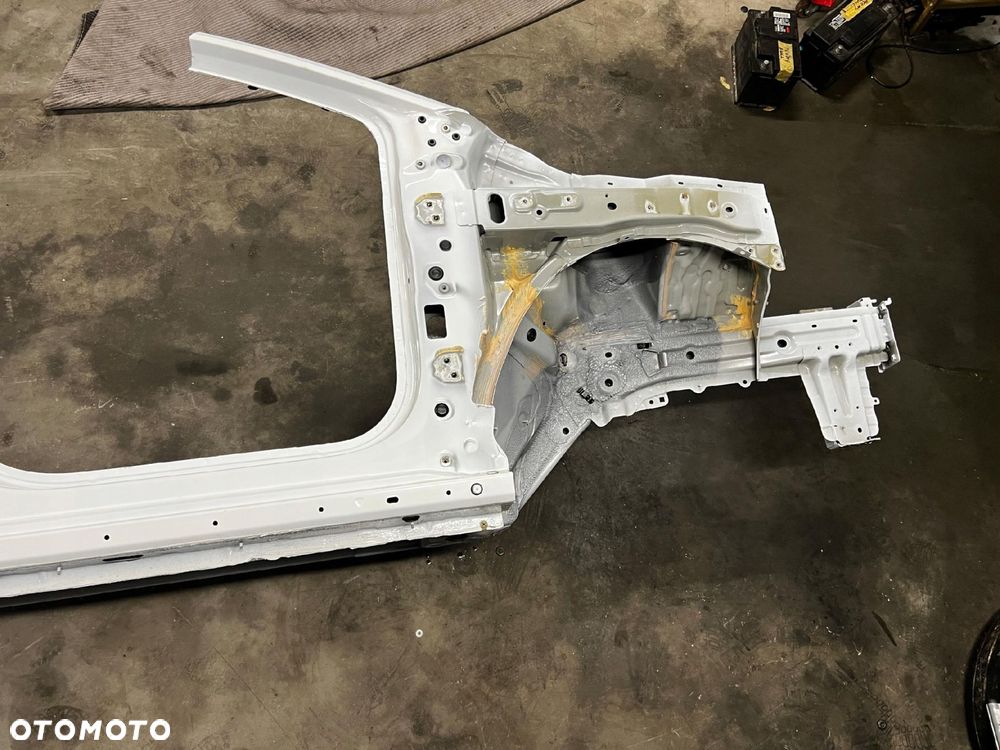 ĆWIARTKA BŁOTNIK PODŁUŻNICA PRÓG PRAWY BOK DACIA SANDERO STEPWAY III 2023R - 2