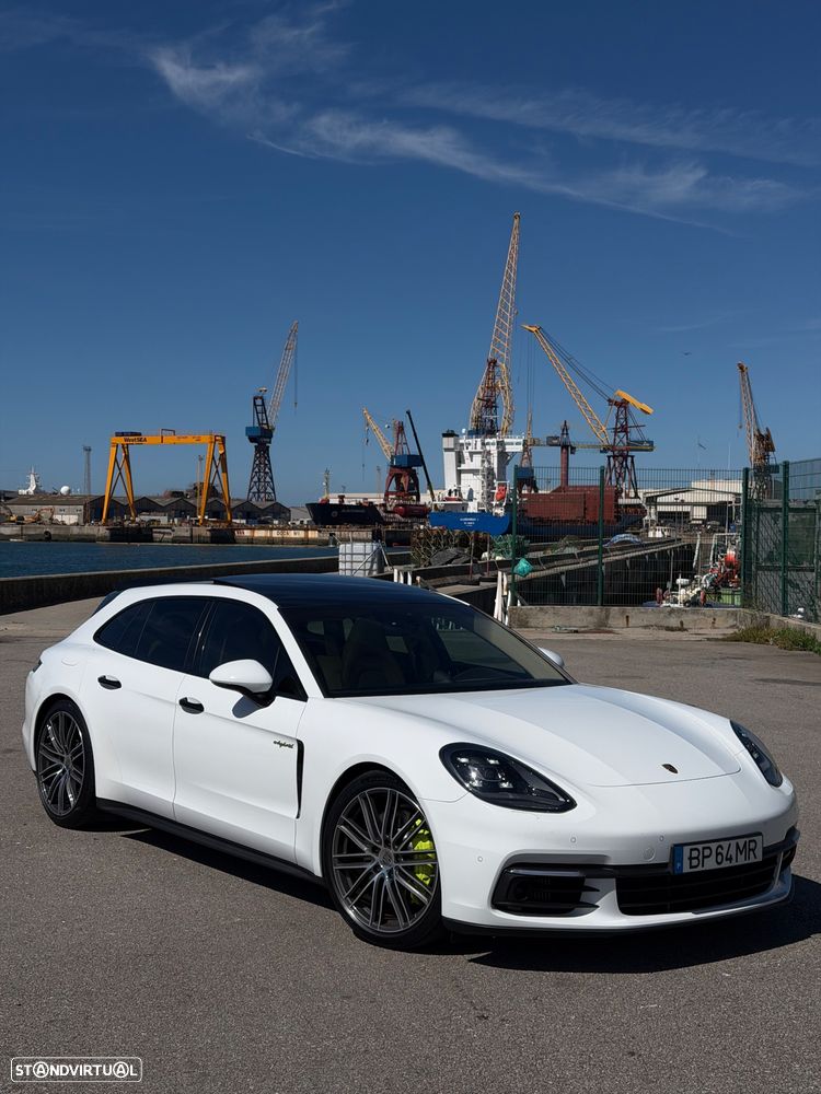 Porsche Panamera Sport Turismo - 1