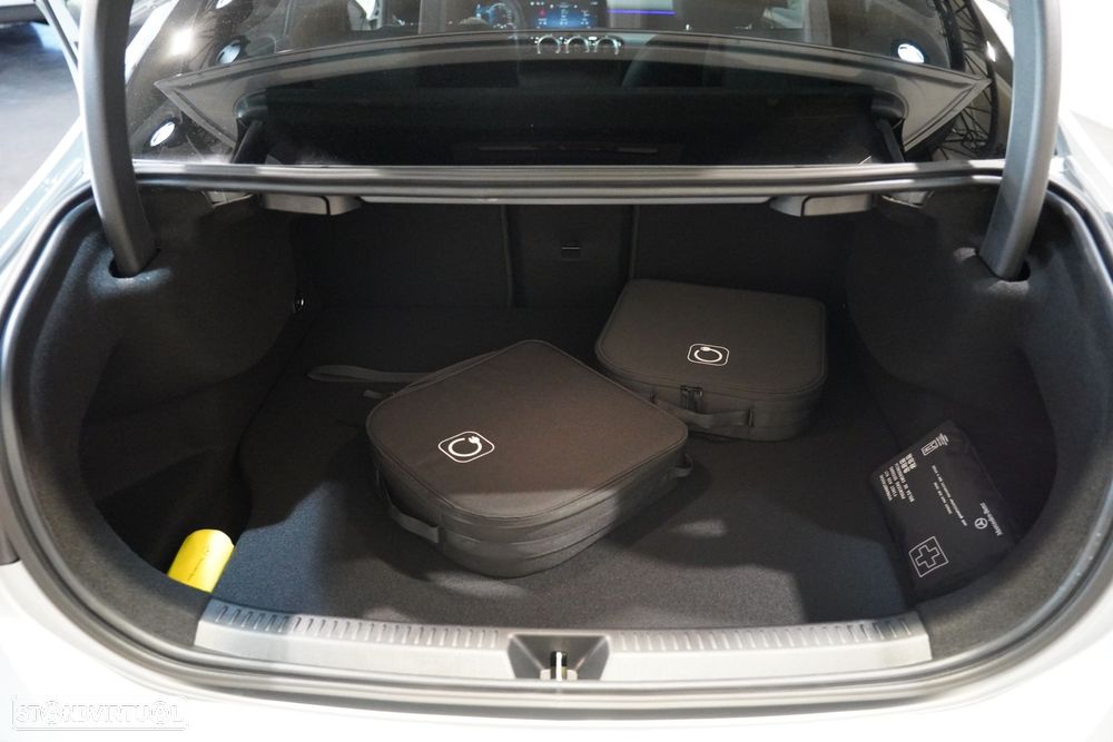 Mercedes-Benz A 250 ver-e-8g--dct-edition-amg-line - 27