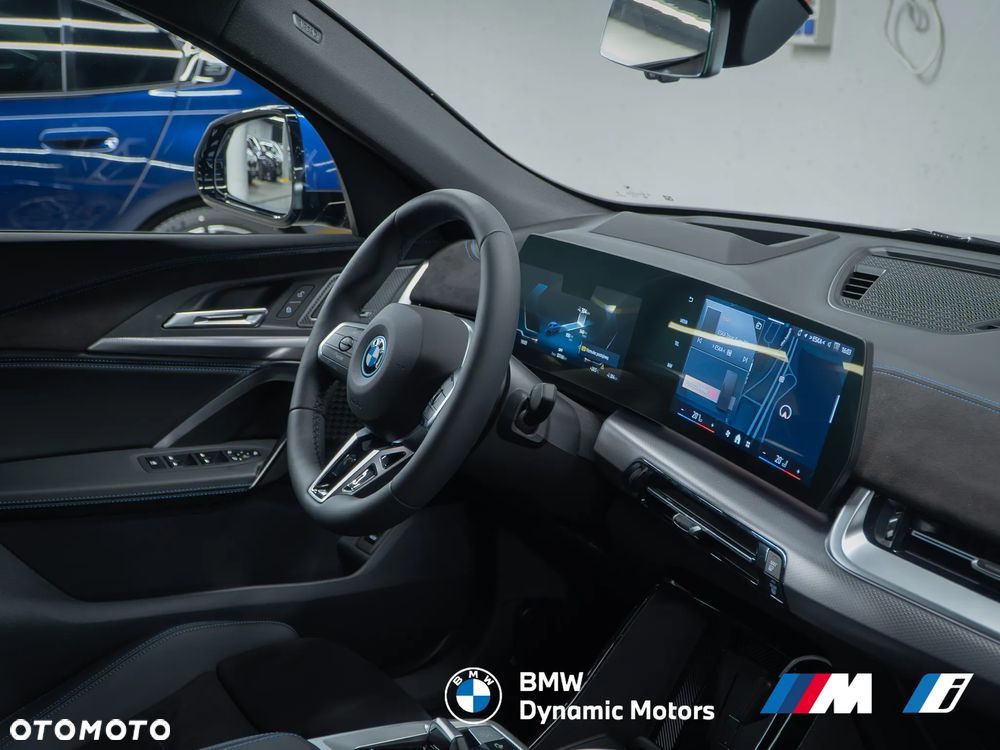 BMW iX2 eDrive20 - 23