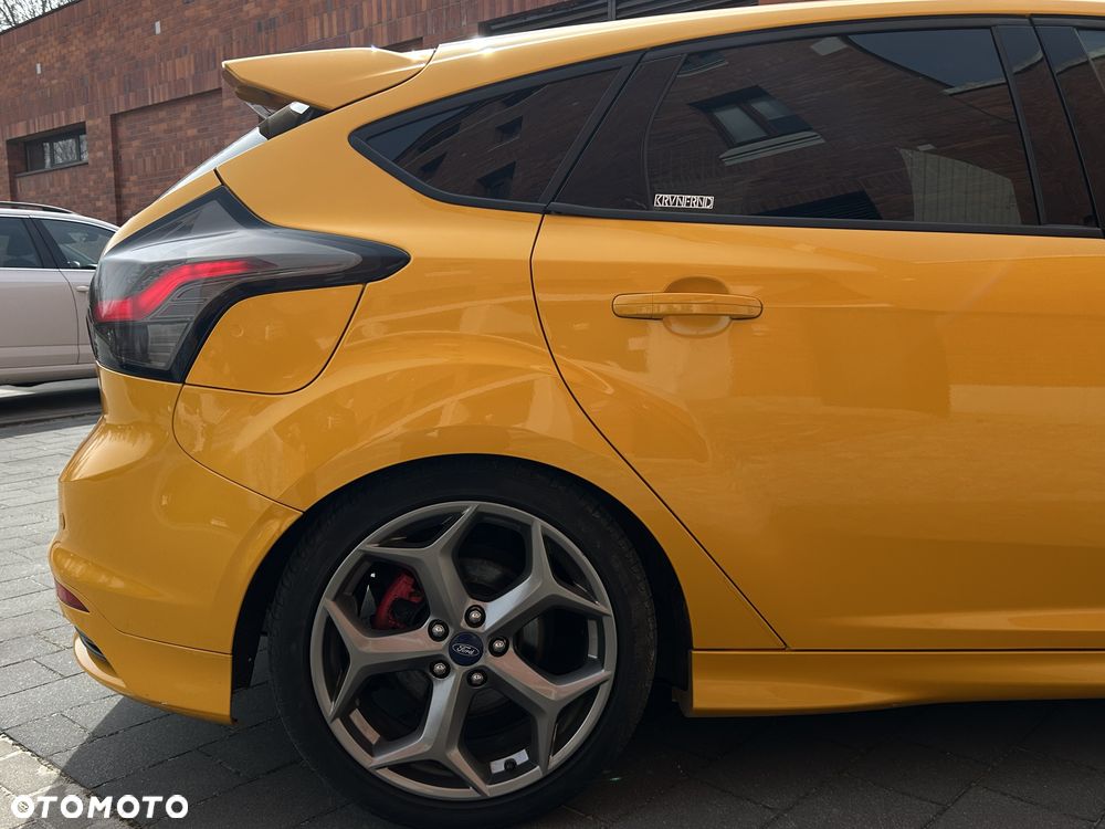 Ford Focus 2.0 EcoBoost ST mit Leder-Sport-Paket - 31