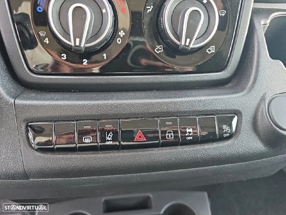 Citroën Jumper 2 2.2 BlueHDi 140 €6.4 MT 3.3T L3 H2 - 11