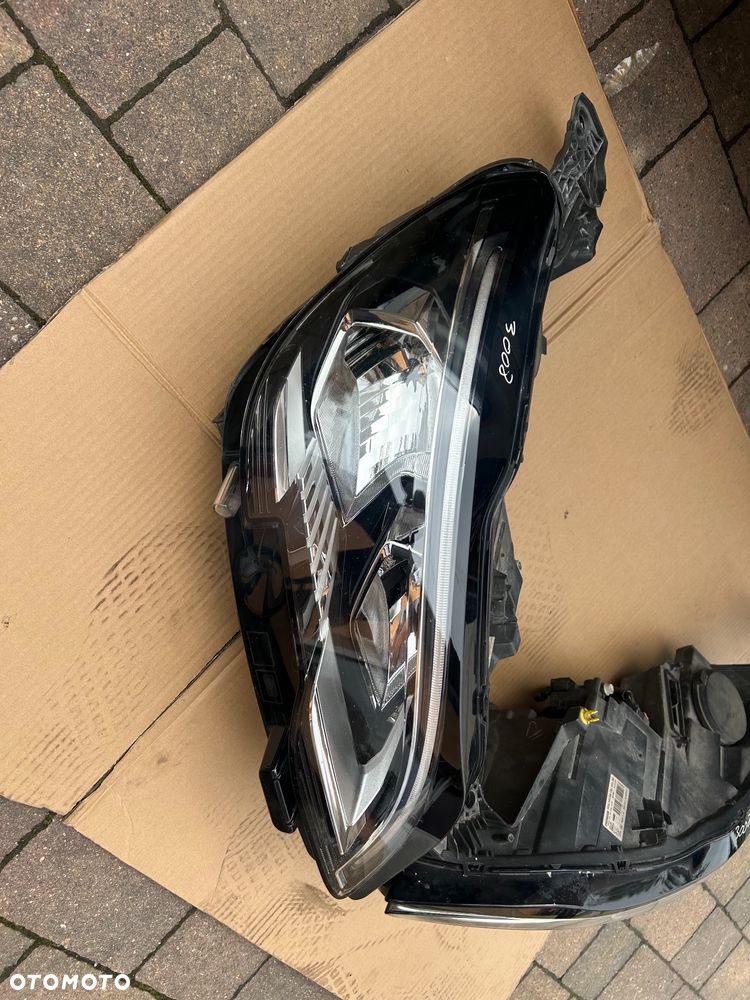 Peugeot 3008 II lampa lewy przód prawy przód 9810478180 9810478080 - 3