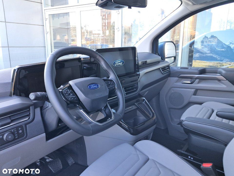 Ford Tourneo Custom - 12