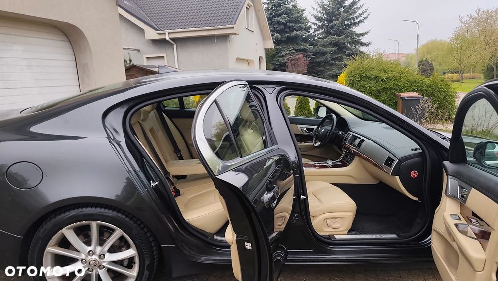 Jaguar XF 3.0 V6 Kompressor AWD - 38