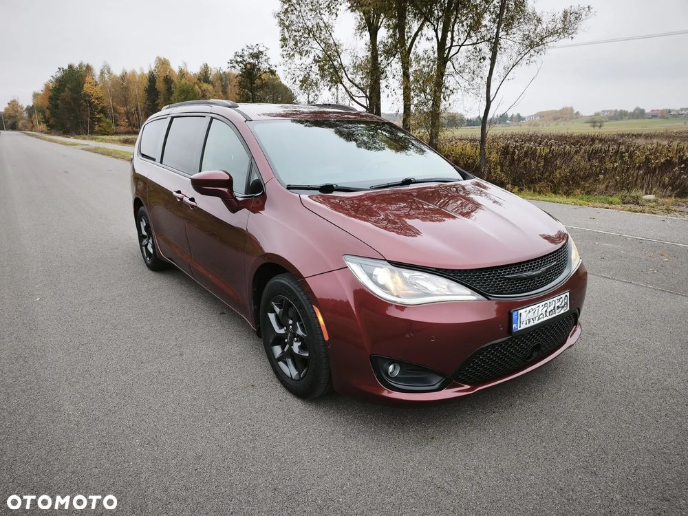 Chrysler Pacifica - 17