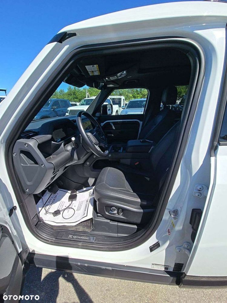 Land Rover Defender - 10