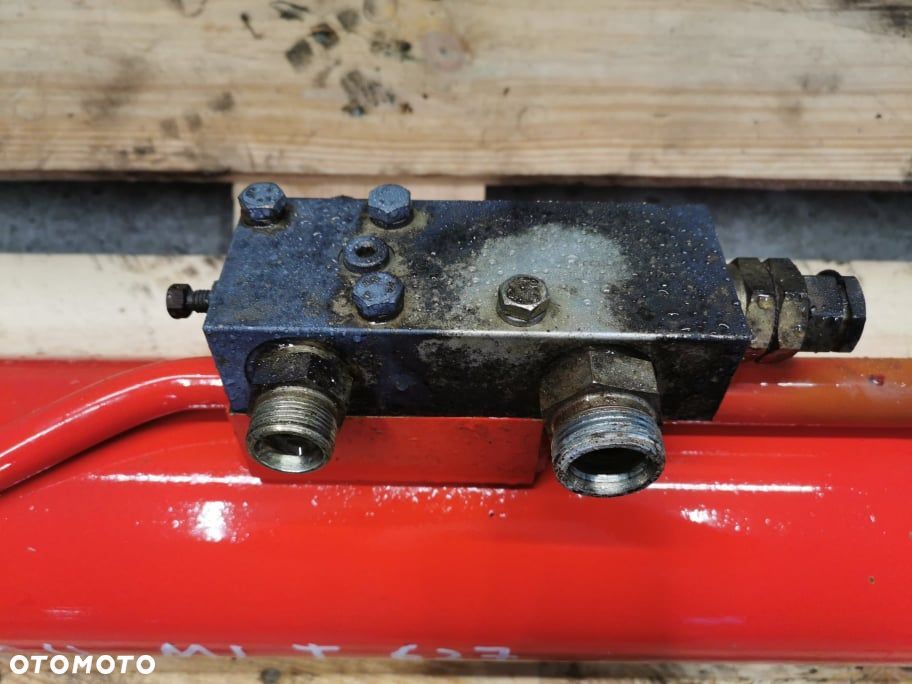 Manitou MLT 627 {Cylinder hydrauliczny unoszenia teleskopa} - 6