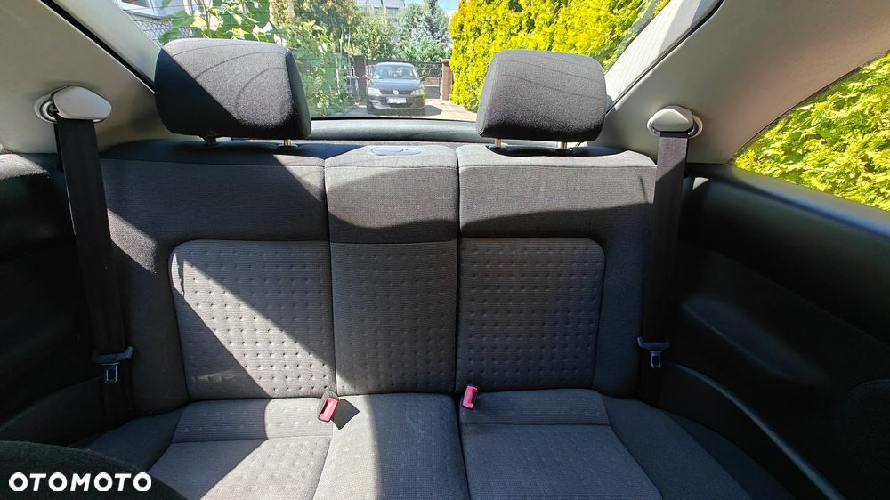 Volkswagen New Beetle - 20