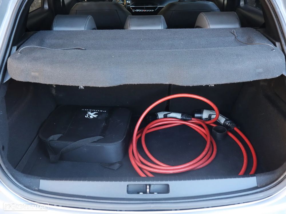 Peugeot e-208 Allure - 40
