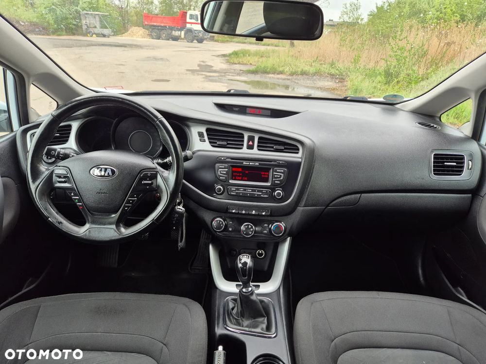 Kia Ceed 1.4 CVVT Fifa World Cup Edition - 17