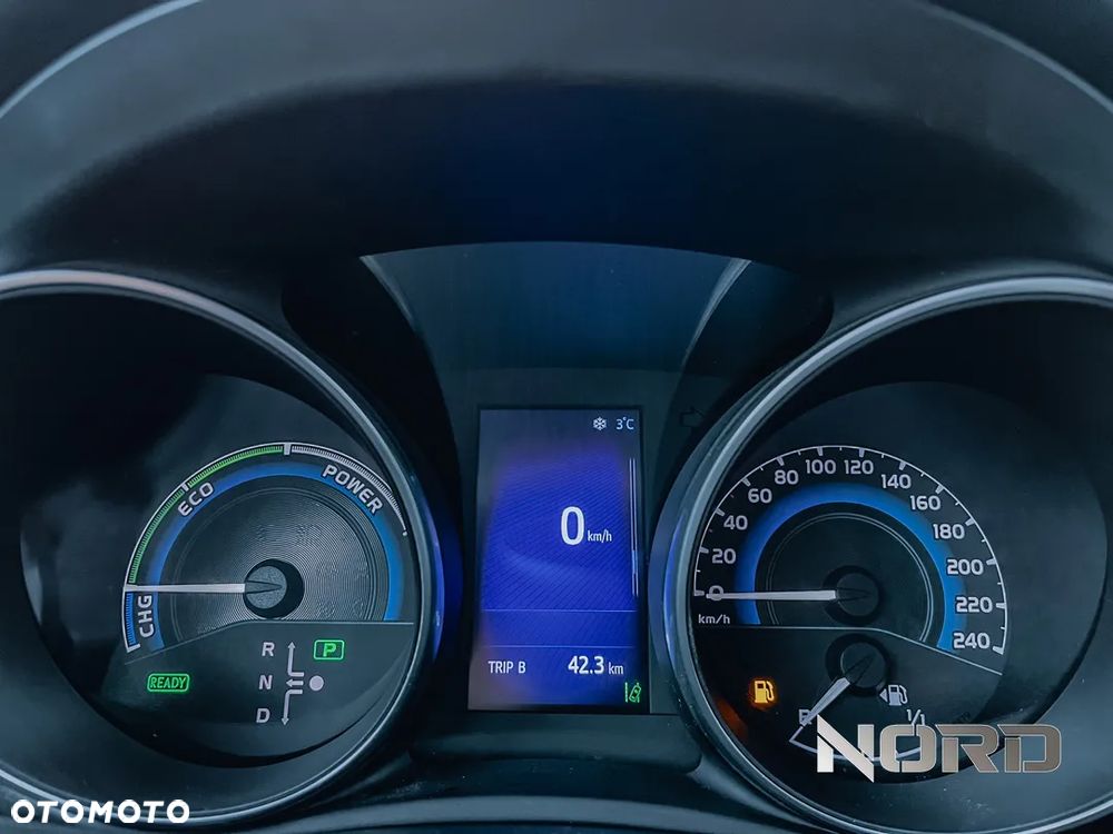 Toyota Auris 1.8 HSD Prestige - 33