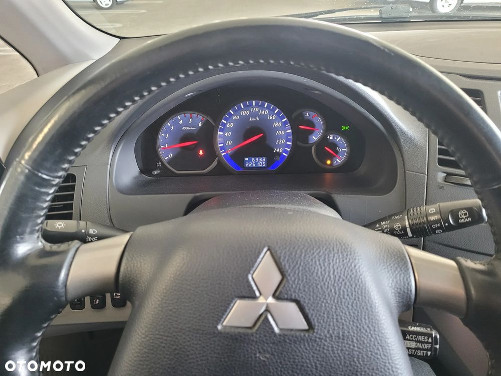 Mitsubishi Grandis 2.0 DI-D 7-Sitzer 30 Jahre - 18