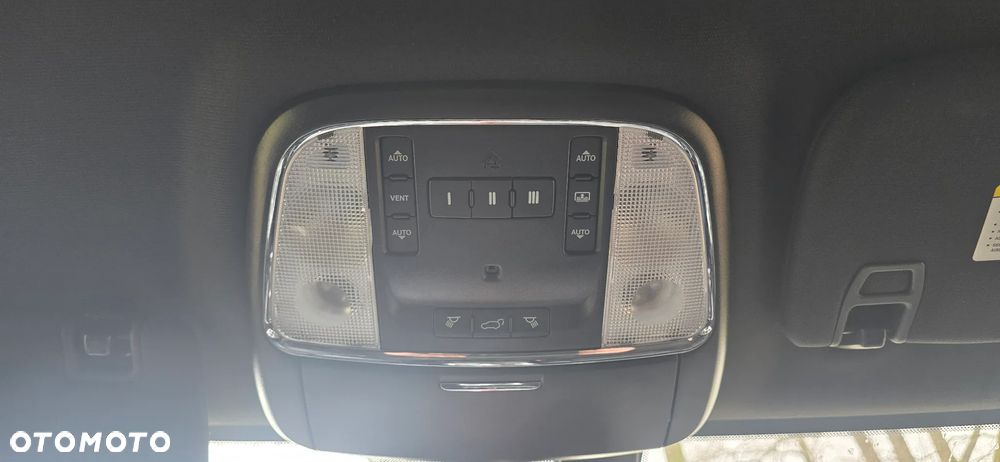 Jeep Grand Cherokee - 16