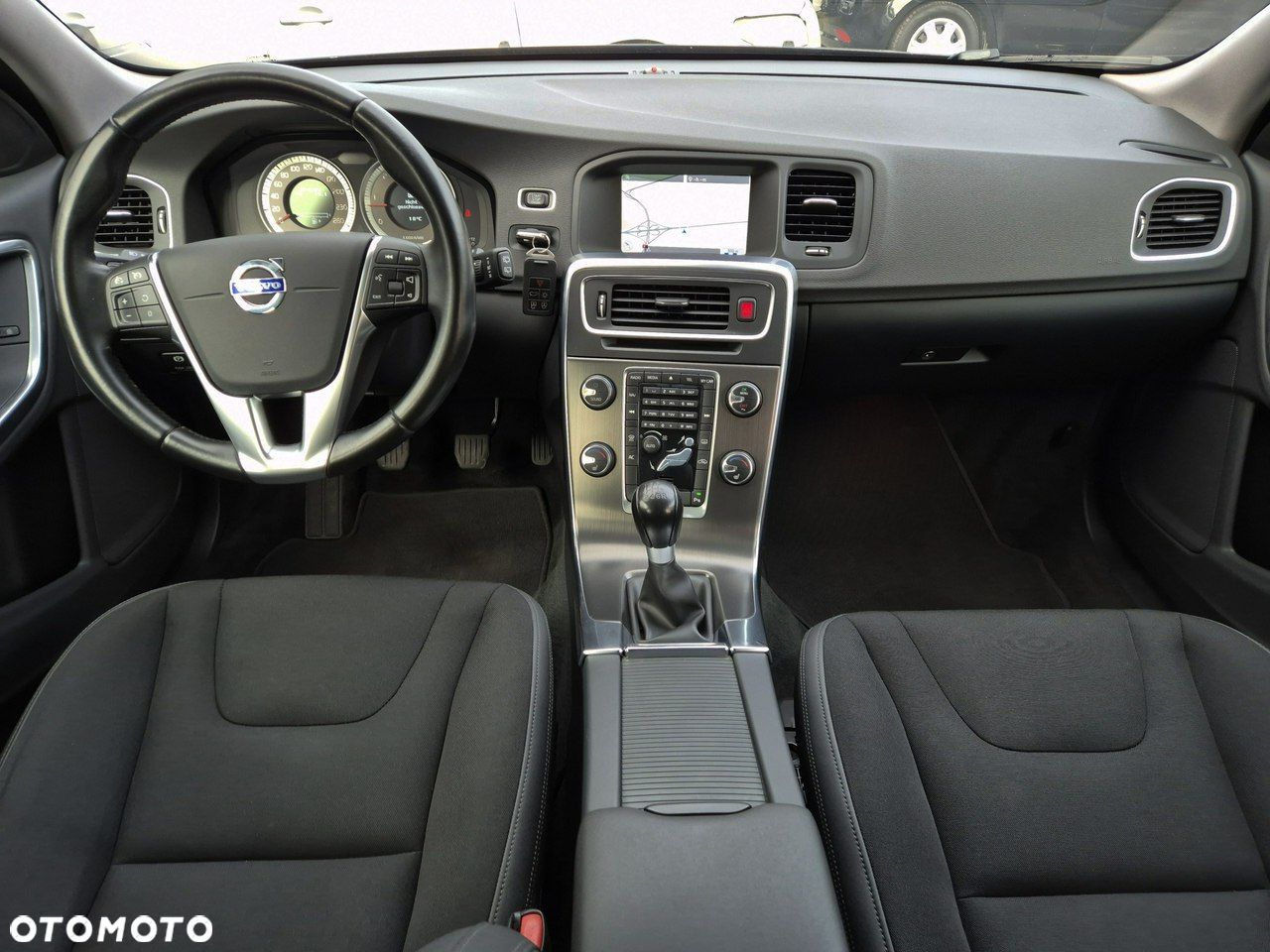 Volvo V60 D3 Momentum - 25