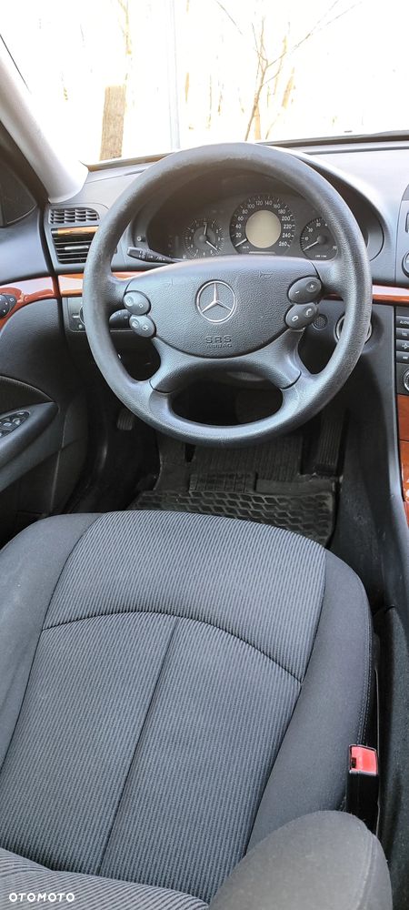 Mercedes-Benz Klasa E 200 Kompressor Automatik Classic - 17