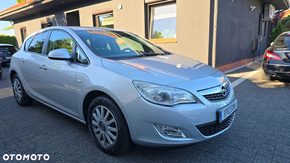 Opel Astra 1.4 Turbo Design Edition - 2