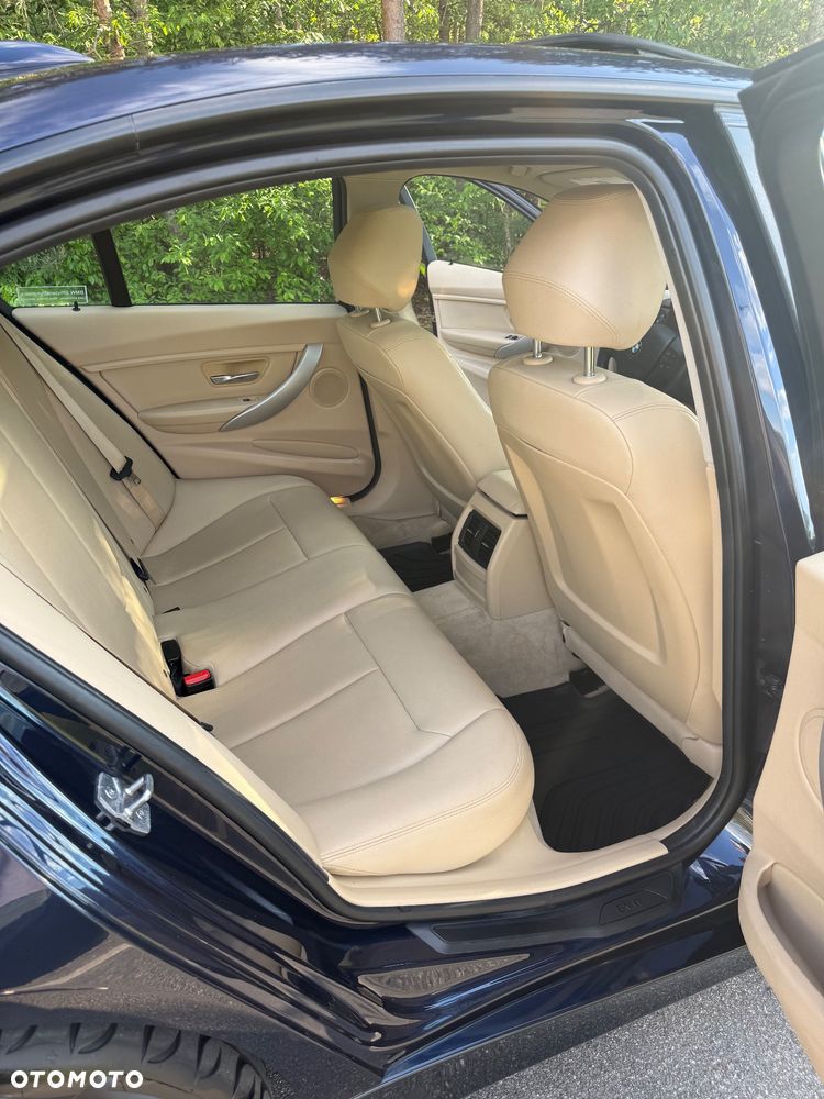 BMW Seria 3 328i xDrive - 20