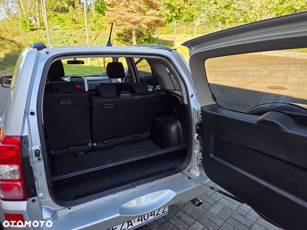 Suzuki Grand Vitara 1.9 DDiS Comfort DPF Family - 25