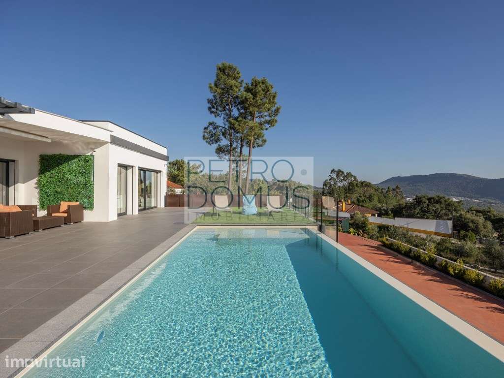 MORADIA T3+ATELIER COMO NOVA COM PISCINA AQUECIDA E VISTA PARA A SE... - Grande imagem: 3/60