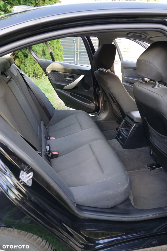BMW Seria 3 318i - 20