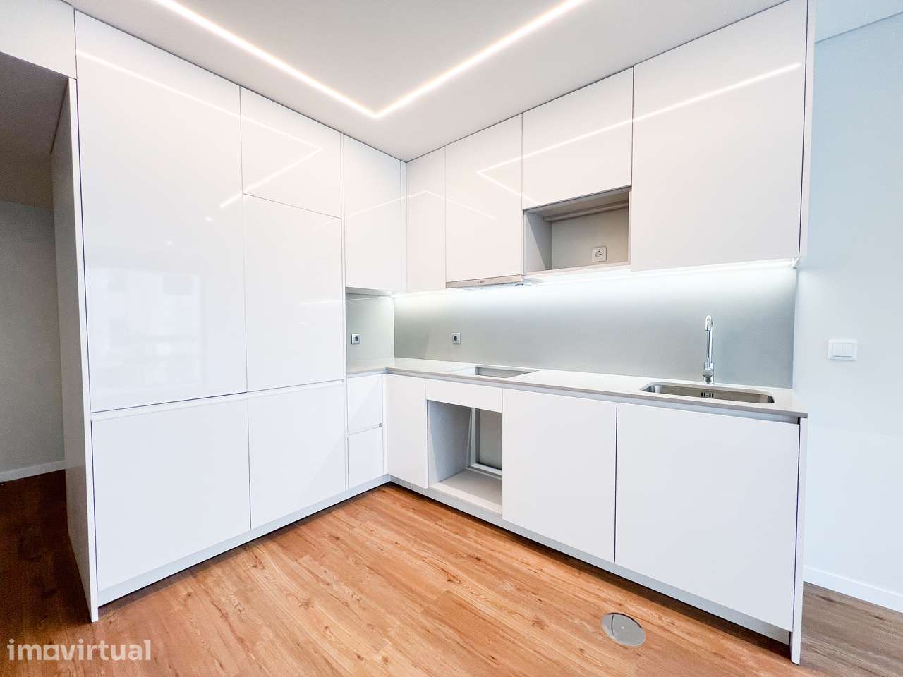 Apartamento T2 Novo c/ Varanda e Lugar de Garagem -Oliveira do Douro - Grande imagem: 2/13