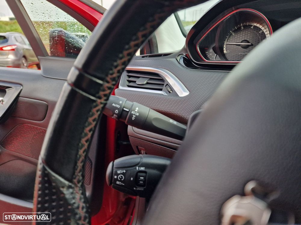 Peugeot 2008 1.2 PureTech GT Line - 19