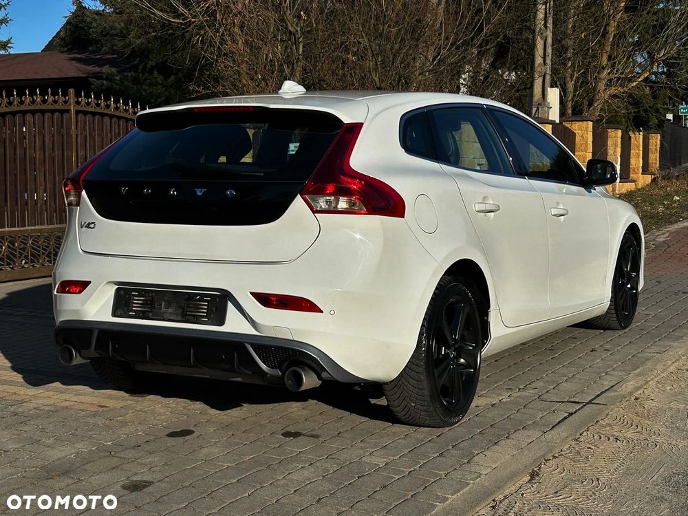 Volvo V40 D2 R Design - 4