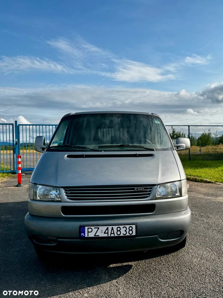 Volkswagen Multivan - 2