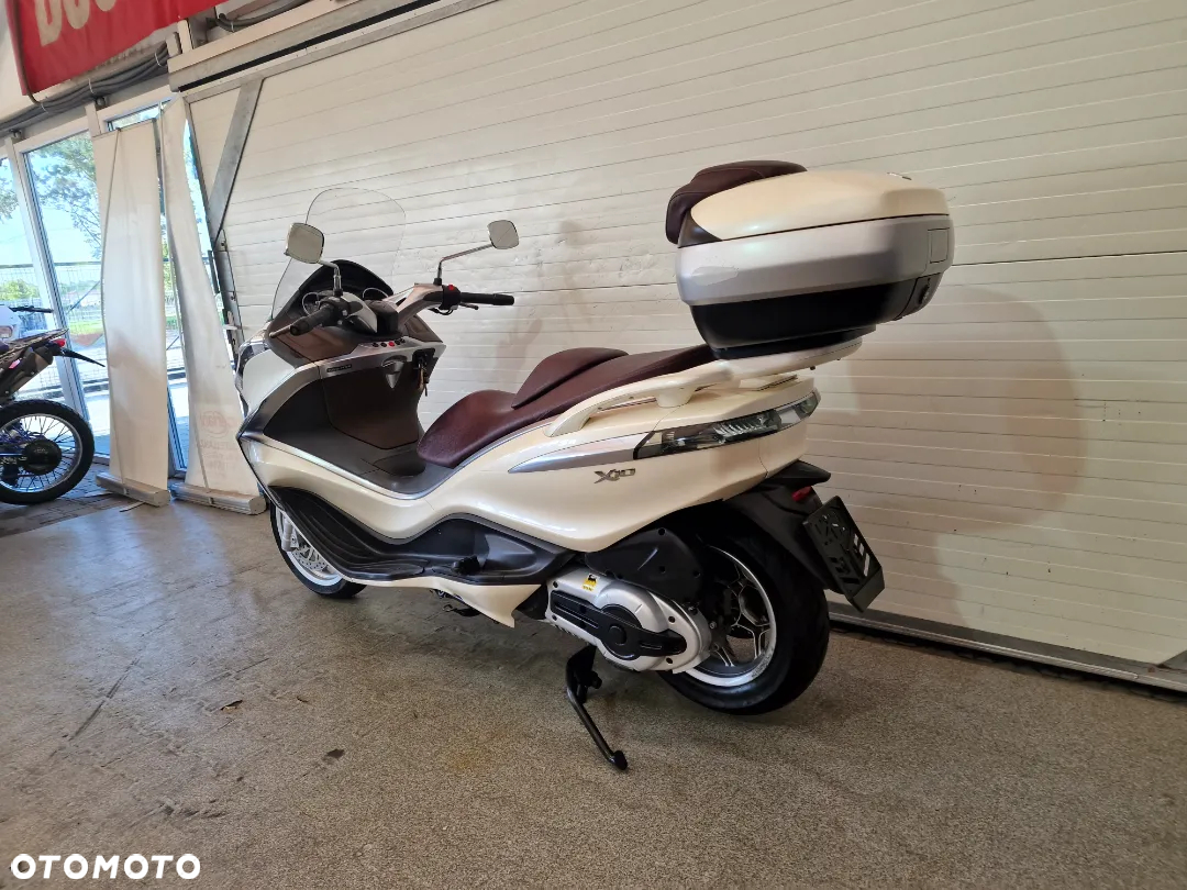 Piaggio X10 - 10