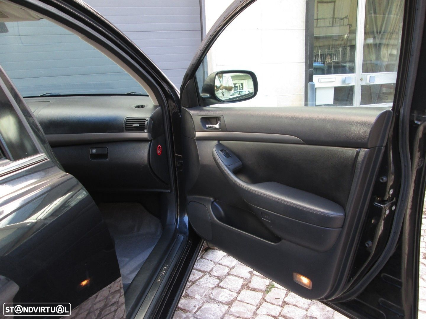 Toyota Avensis SW 2.0 D-4D Sol+GPS - 39