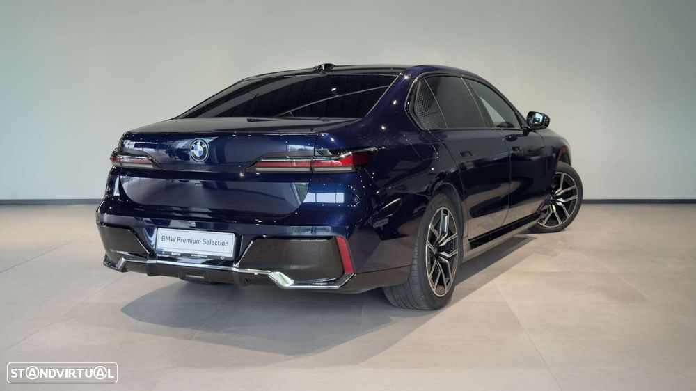 BMW i7 xDrive60 Pack Desportivo M - 24