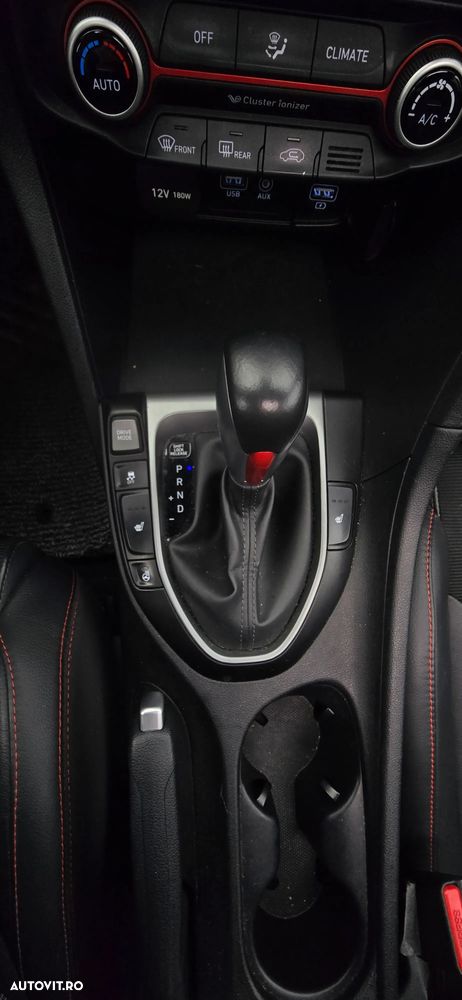 Hyundai Veloster - 30