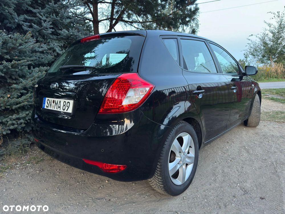 Kia Ceed 1.4 CVVT Dream-Team Edition - 4